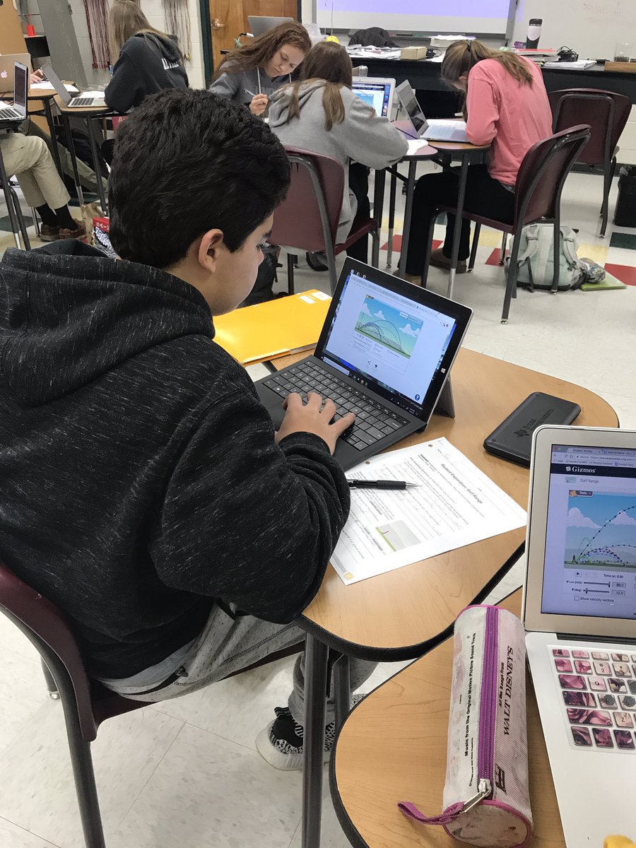 MsFusinaChem's tweet image. Testing out our golfing skills with @ExploreLearning to practice #ProjectileMotion 🏌 #SaintsLearn #PhysicsFirst