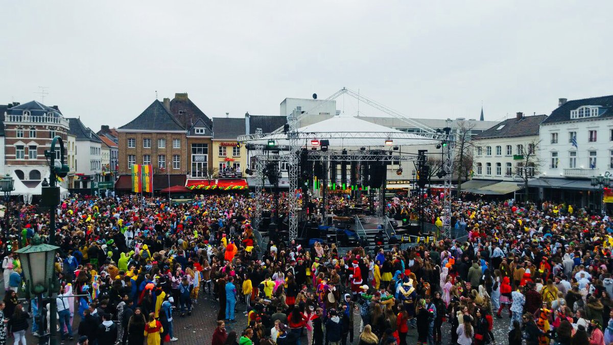 TVL_ISEC's tweet photo. #Vrijdag #Vastelaovend @Sjolierezitterd @sittardgeleen evenementenbeveiliging en medische hulpverlening ism @OCEAN_bv https://t.co/9agPbocOJn
