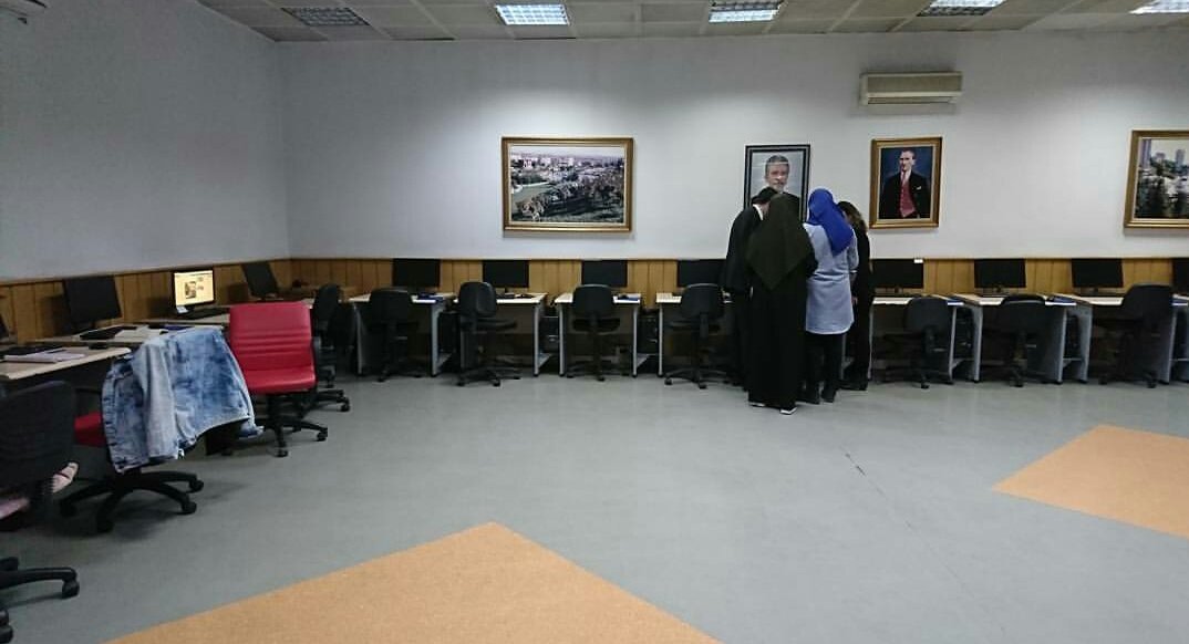 sende_ses_ver's tweet photo. Ankara Büyükşehir Belediyesi Beşevler Görme Engelliler Eğitim ve Teknoloji Merkezi İnternet Cafesi'ndeyiz. Görme engelli kardeşlerimiz buradan yararlanabilirler. @GrmeEngelliler https://t.co/sF2W0NXZbM