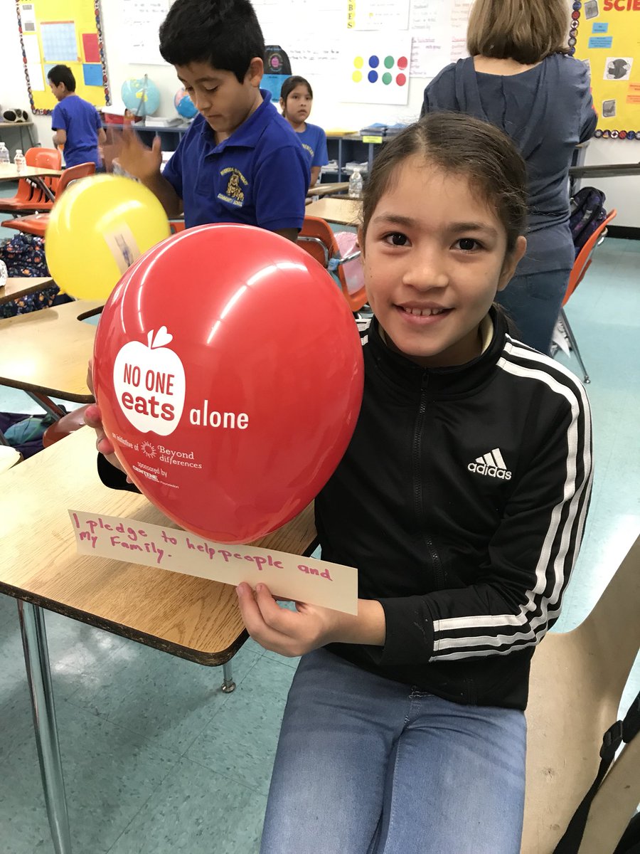 tvmontel's tweet photo. NATIONAL NO ONE EATS ALONE DAY! SPEAD THE LOVE 💕 AT RIVERSIDE ELEMENTARY #NoOneEatsAloneDay @NoOneEatsAlone1 @StdtSvcsMDCPS @RECSBulldogs @ https://t.co/IfUHxJob0O