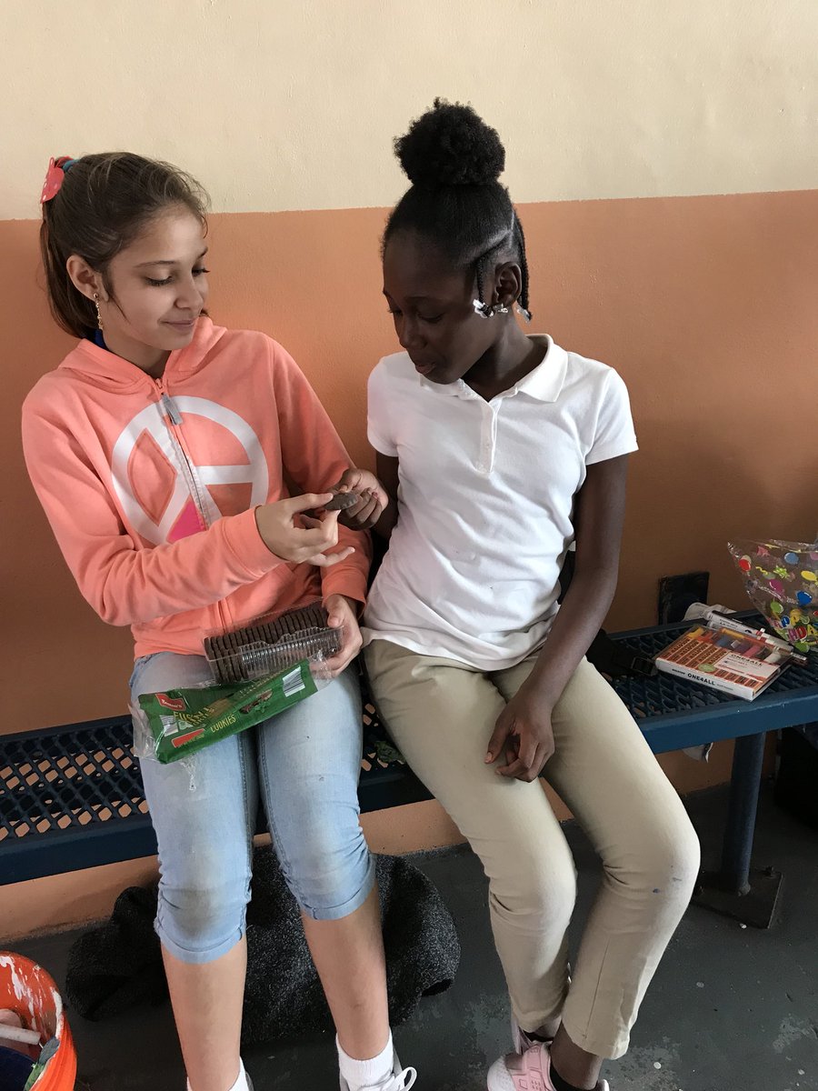 tvmontel's tweet photo. NATIONAL NO ONE EATS ALONE DAY! SPEAD THE LOVE 💕 AT RIVERSIDE ELEMENTARY #NoOneEatsAloneDay @NoOneEatsAlone1 @StdtSvcsMDCPS @RECSBulldogs @ https://t.co/IfUHxJob0O