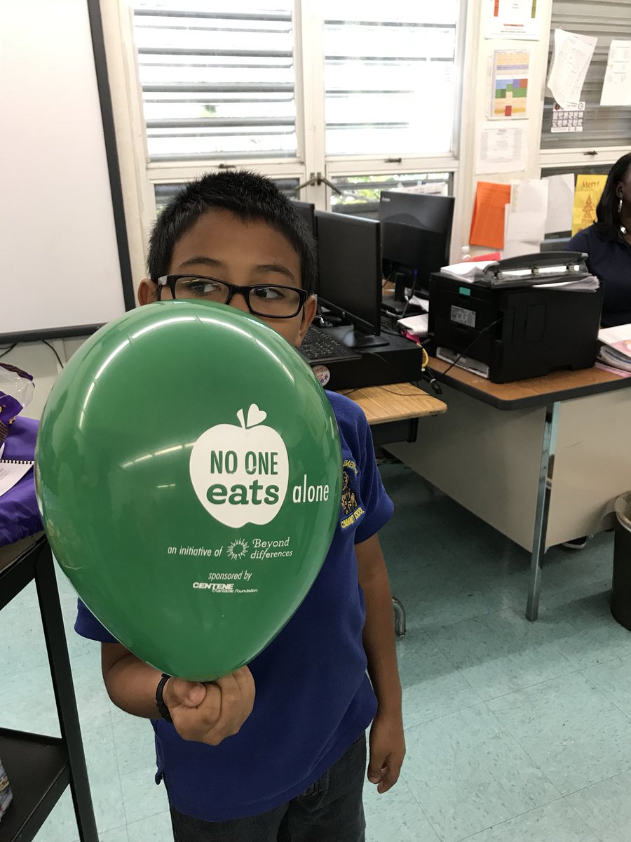 tvmontel's tweet photo. NATIONAL NO ONE EATS ALONE DAY! SPEAD THE LOVE 💕 AT RIVERSIDE ELEMENTARY #NoOneEatsAloneDay @NoOneEatsAlone1 @StdtSvcsMDCPS @RECSBulldogs @ https://t.co/IfUHxJob0O