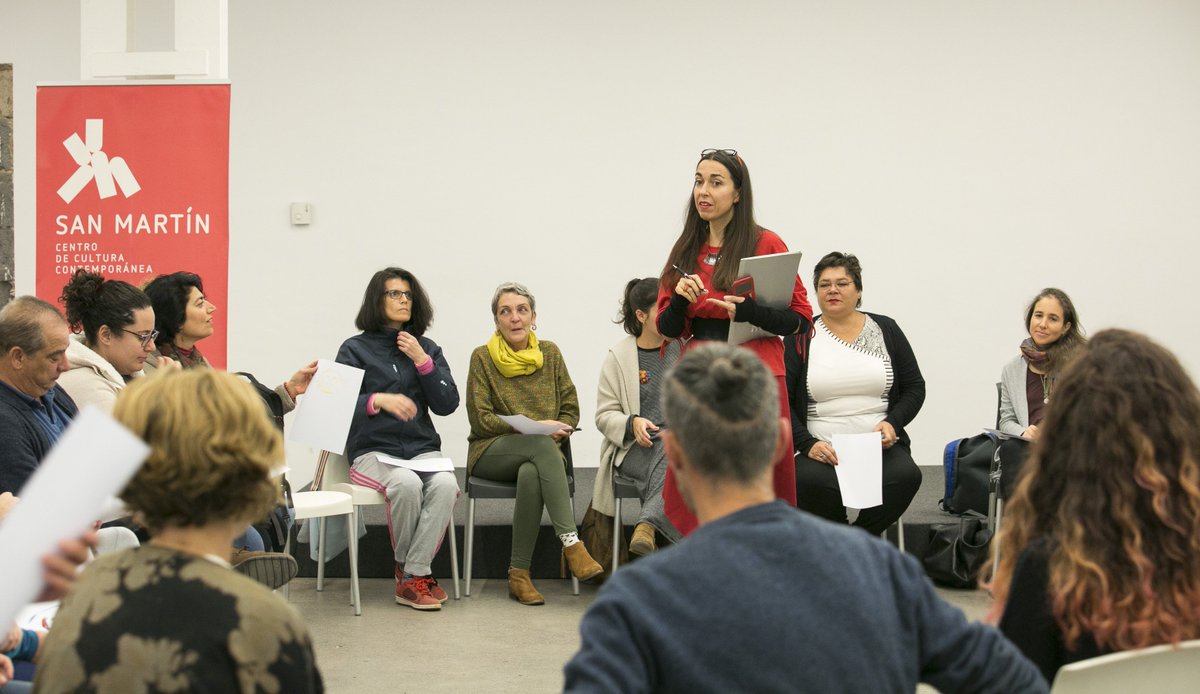 SanMartinCCC's tweet photo. Fotos del taller de arteterapia impartido por la artista y arteterapeuta #RosaMesa, que concluyó ayer en San Martín. Damos la enhorabuena a la artista y arteterapeuta por el trabajo realizado en este taller https://t.co/5fcbBqJ9mK