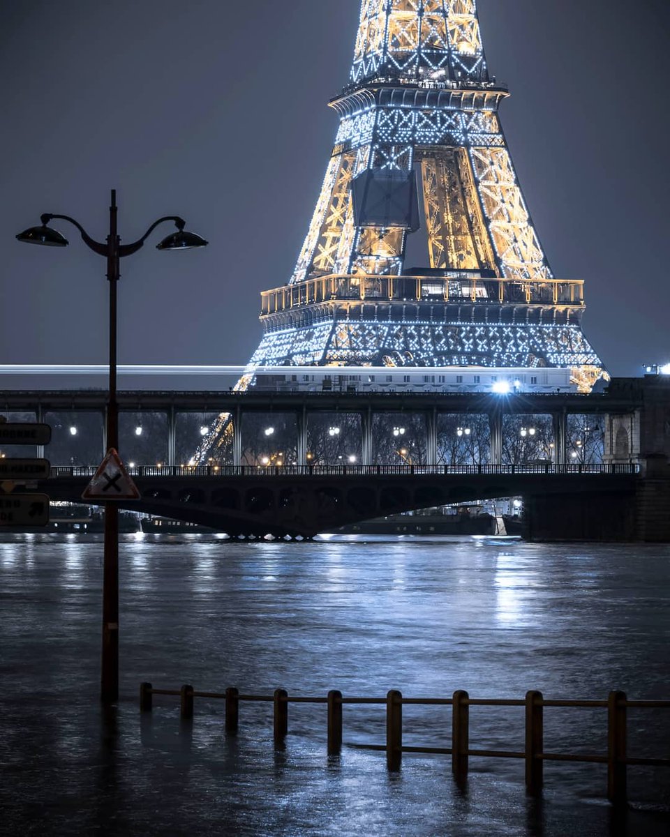 Paris 🇫🇷
Bon weekend et attention ça glisse ! ❄
-
#Paris #TourEiffel #EiffelTower @LaTourEiffel #BlueHour #Parisjetaime #ThisisParis #Parisian #Crue #CrueSeine #Travel #City #Tourism #Photography #Reflection #neige #neigeverglas #neigeaparis #snowinparis