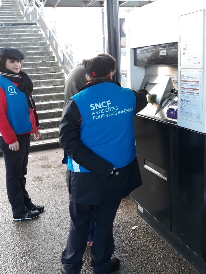 JeanLouisMLJ's tweet photo. En gare d #epones pour vour informer de la circulation.
@j_ligne @secteurmantes @MljGarede #qml https://t.co/hdksEmDHXV