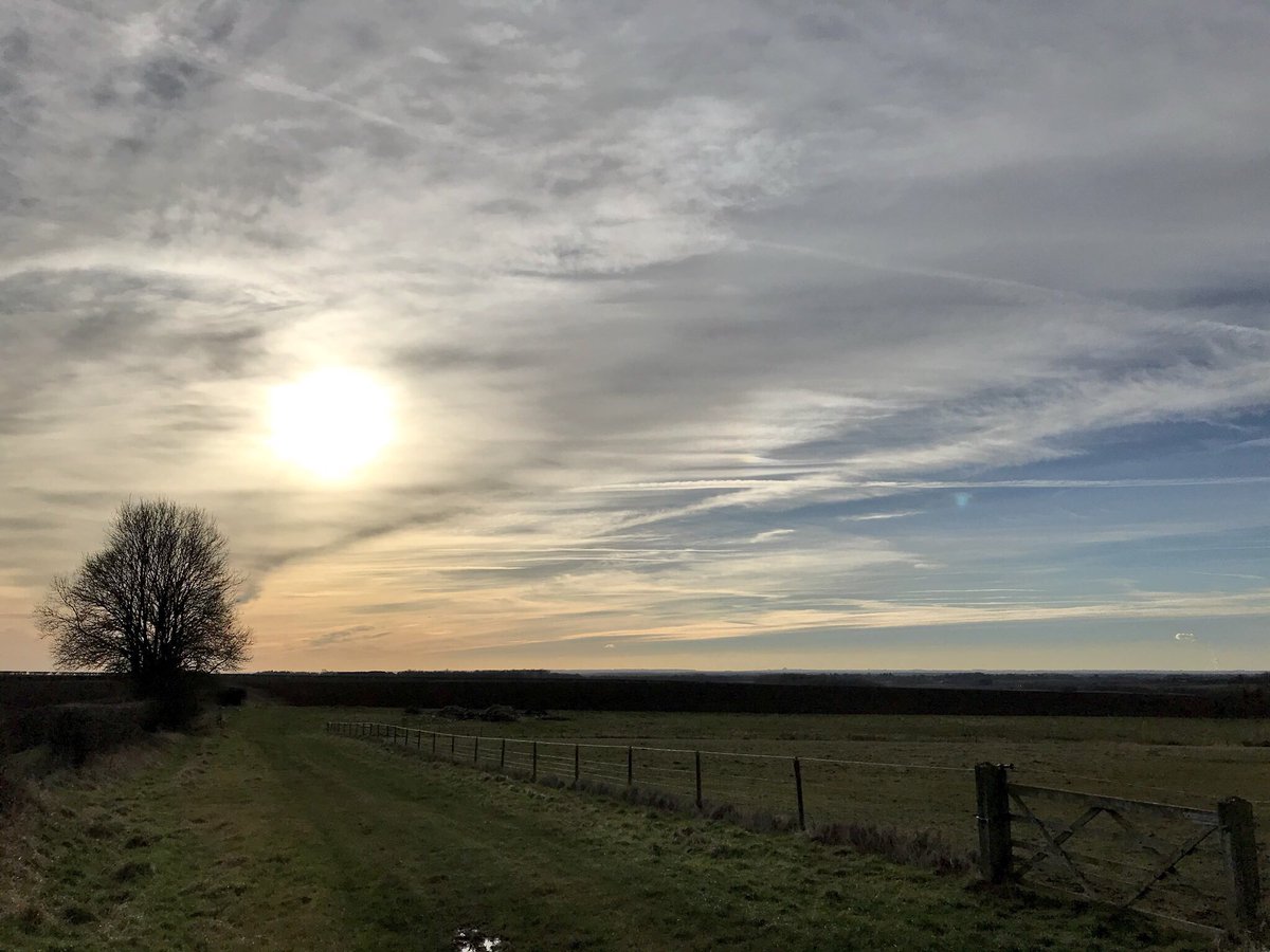 <a href="/NRobinsonEA/">Norman Robinson</a> <a href="/HARTResearch/">Jacquelyn Allen-Collinson 🏞️🌼🇪🇺🎸</a> <a href="/LincsSkies/">Lincolnshire Skies</a> <a href="/caitlinrgreen/">Dr Caitlin Green</a> <a href="/sjholt50/">Stephanie Holt🦊</a> @MelAyto <a href="/StormHour/">#StormHour</a> <a href="/EarthandClouds/">Earth and Clouds</a> @LincsWoldsAONB <a href="/SkyScapes2/">#SkyScapes</a> <a href="/Rubyslippers82/">Ruby Slippers</a> <a href="/Crofty/">Steven Croft</a> <a href="/LisaMSutch/">Lisa Sutch</a> <a href="/AndreaCConnolly/">Andrea Connolly</a> @rytuneCnut Ah yes I recognise that sky, Norman! This, up near Benniworth about the same time :)