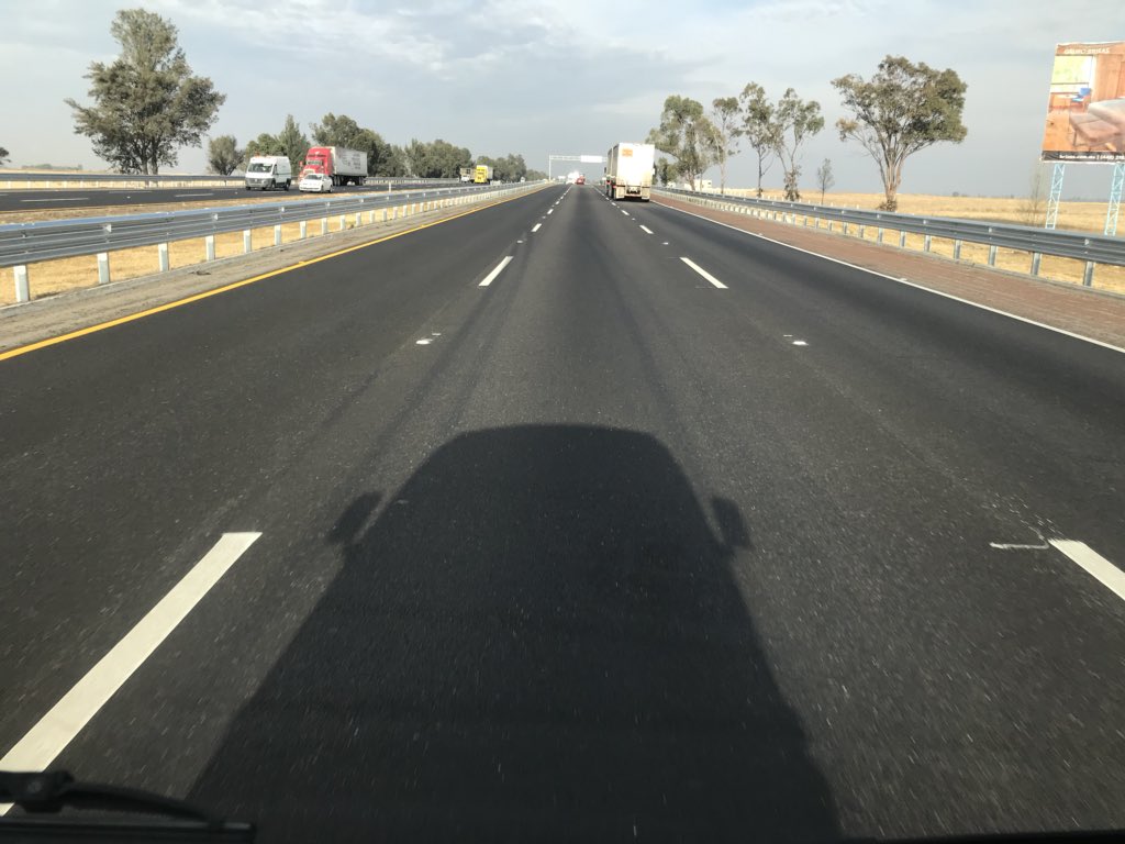 pincelink's tweet photo. Adivina, adivinador!!! .... en que auto viajo el día de hoy???? 😁 😎 😏@Volkswagen_MX https://t.co/2EctajdTgU
