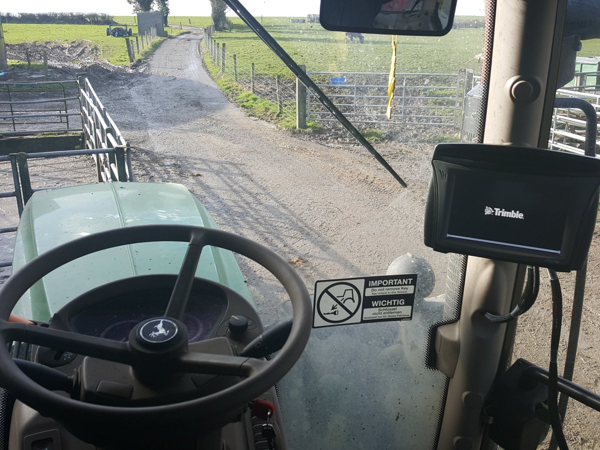mick_mc_carthy's tweet photo. @Trimble_Ag #CFX750 rate &amp; section control for #Rauch V4 fertiliser spreader. Fitted to #johndeere 6170R &amp; 6125R  #precisionwithpurpose https://t.co/WpW2b88y2u