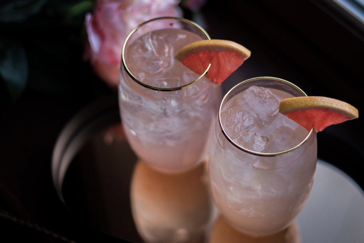 This year, spritz up your Valentine's day with a cocktail! 💕✨ Click here to find the recipe > bit.ly/2G2Wfn4