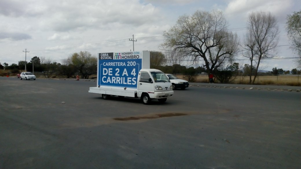 QueretVag's tweet photo. Algo más de nuestro trabajo #VallasMoviles #Publicidad #Queretaro #PubliVag https://t.co/cGiNXY5su6