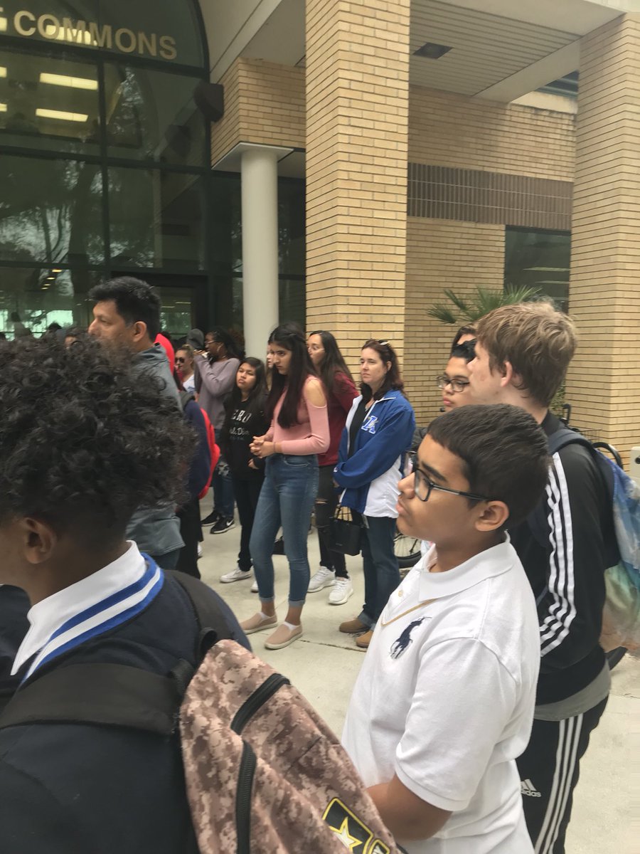 MsKPalmer1's tweet photo. Loving our AVID field trip to Jacksonville University. #apk #darterstrong @ApopkaHS https://t.co/6a3OpqXUUj