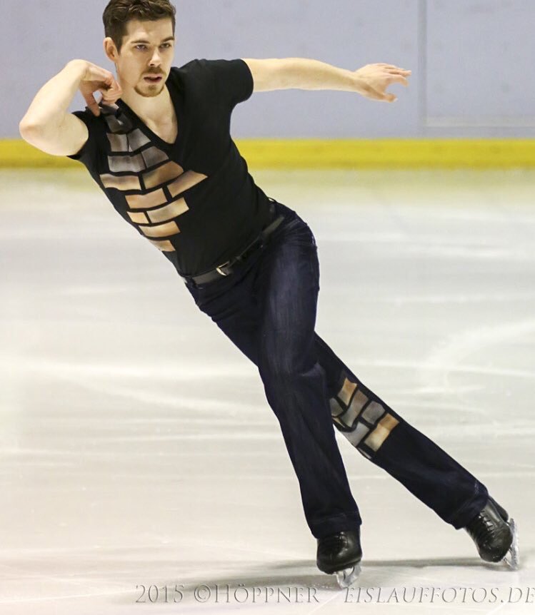 Jacksepticeye's tweet photo. Everyone keeps messaging me saying I look like this Paul Fentz dude from the Olympics https://t.co/C79QhgVTfT