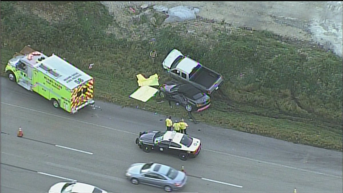#traffic update At least 1 dead in crash on Turnpike near Dolphin Expressway bit.ly/2FZf4Y2?utm_so… https://t.co/QPSqlYdzXG