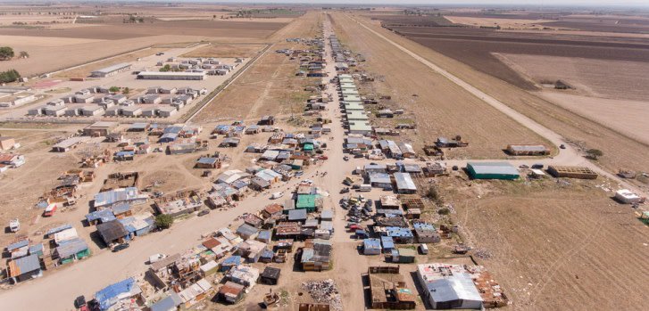 MSF_Espana's tweet image. &quot;En vez de adoptar políticas que respondan a las necesidades básicas de un número relativamente manejable de personas que viven en condiciones inhumanas, somos testigos de la criminalización de #migrantes y #refugiados y de quienes les ayudan&quot; @tommasof73 a.msf.es/2FUSiAs