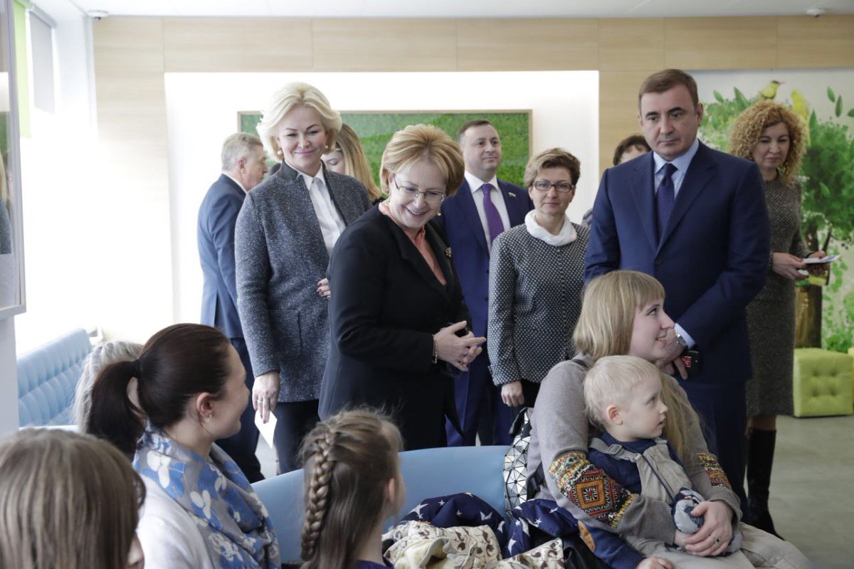 Алексей #Дюмин подчеркнул, что реализация проекта «Бережливой поликлиники» - приоритет в развитии сферы здравоохранения в регионе: "До конца года по новой технологии проекта #Бережливаяполиклиника будут работать все поликлиники региона".