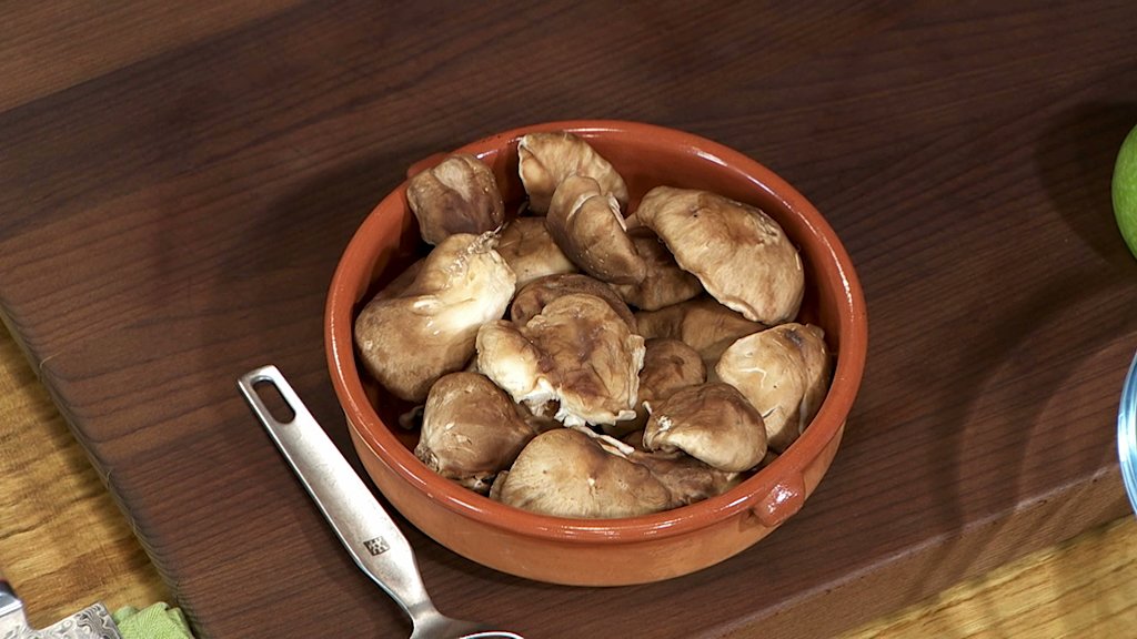 #InfoTorres
El shitake es un tipo de seta con mucha gelatina que sirve muy bien para ligar el pilpil que hará <a href="/alainhernan/">Alain Hernandez</a> 
#TorresCocina #Singluten #sinlactosa #Clubdeloschaloteros
<a href="/Sinlactosa_MAD/">Madrid Sin Lactosa</a> <a href="/famalap/">Marisa Famalap</a> @Glutenbuenacara <a href="/canalsingluten/">Canal Sin Gluten</a> <a href="/Singlutenismo/">Singlutenismo</a> <a href="/glutoniana/">glutoniana</a> <a href="/singlutencom/">SinGluten.com</a>