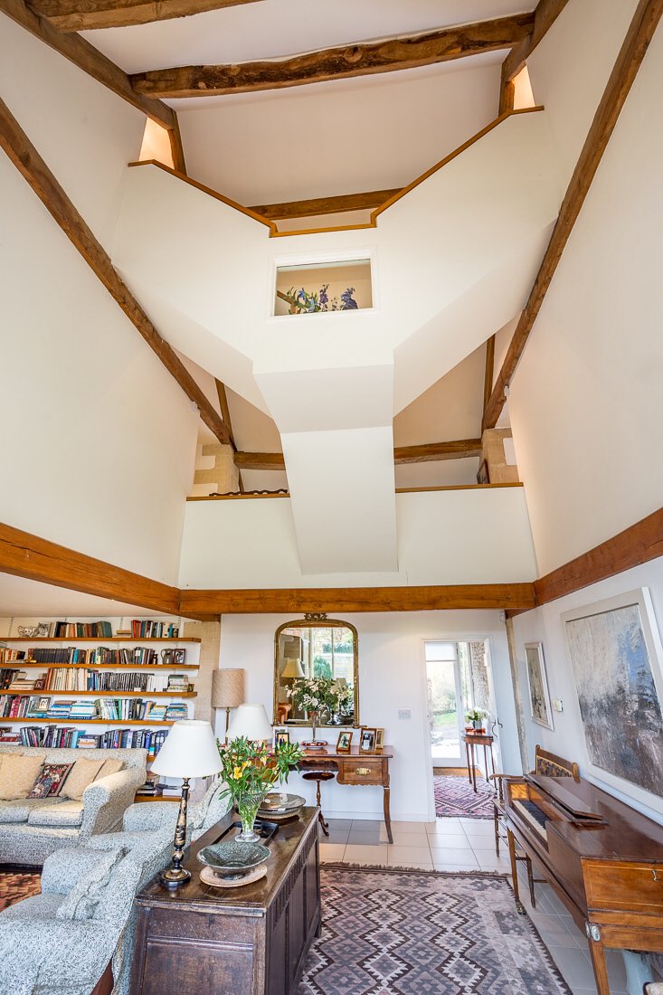 Lightfall_Photo's tweet photo. Privileged to shoot this stunning Barn this week. #property #photography #estateagents https://t.co/djcTYSSrfy