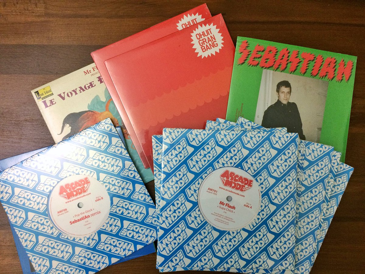 emileshahidi's tweet image. Brocante Arcade Mode :
Je viens de retrouver une boîte de 7", dont des vinyles bleus Arcade Mode introuvables et bien plus…
bit.ly/brocantearcade…