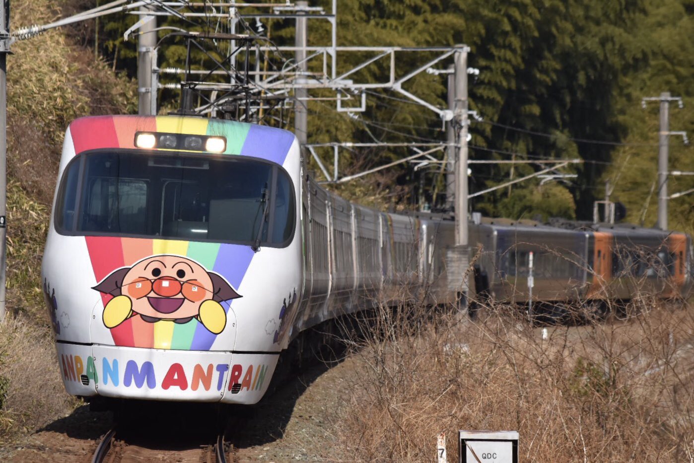 いまムー 予讃線 伊予和気 三津浜にて しおかぜ9号 アンパンマン列車 三津駅で自転車を借りて撮影地に向かおうとしたけど 伊予鉄の撮影に時間が掛かっちゃったので三津浜駅近くで撮影 いまムー 予讃線 伊予和気 三津浜にて しおかぜ9号 アンパンマン列車 三津駅で自転車を借りて撮影地に向かおうとしたけど 伊予鉄の撮影に時間が掛かっちゃったので三津浜駅近くで撮影