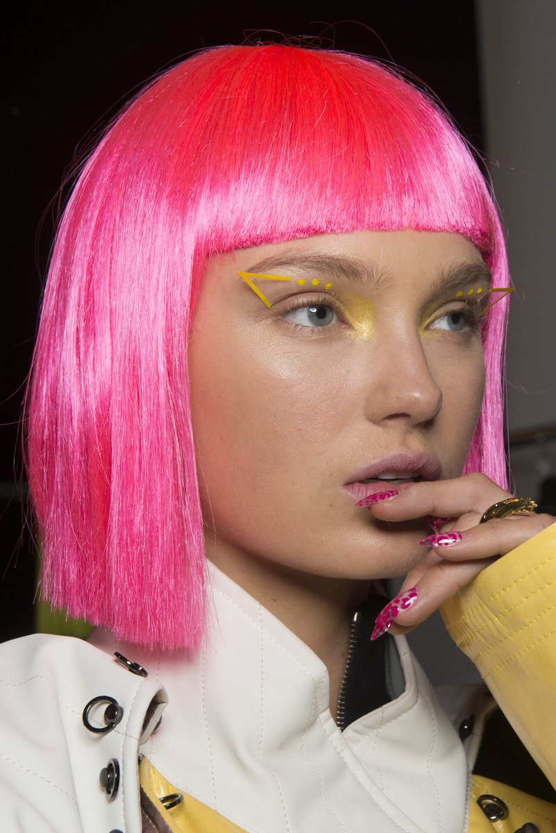 RStrijdUpdates's tweet photo. #HQ | Romee Strijd backstage at Jeremy Scott F/W18 RTW show during #NYFW https://t.co/m2TICdMeQc