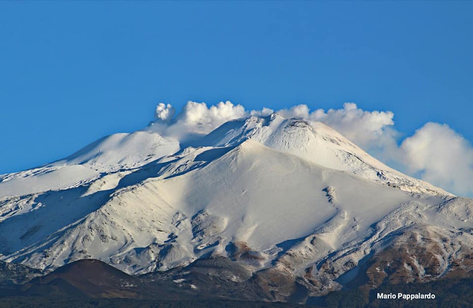 No Words 😍 #Etna #Catania 

📷 Mario Pappalardo 

#visitsicilyinfo #unesco #worldheritagesite #snow