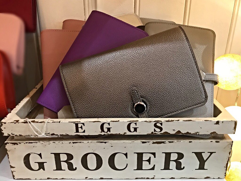 Valentines doesn’t have to be just hearts and flowers! These fabulous purses make great gifts...just ensure your wish list gets seen 😉 #giftideas #valentines #CrystalPalace #boutique #crystalpalacetriangle