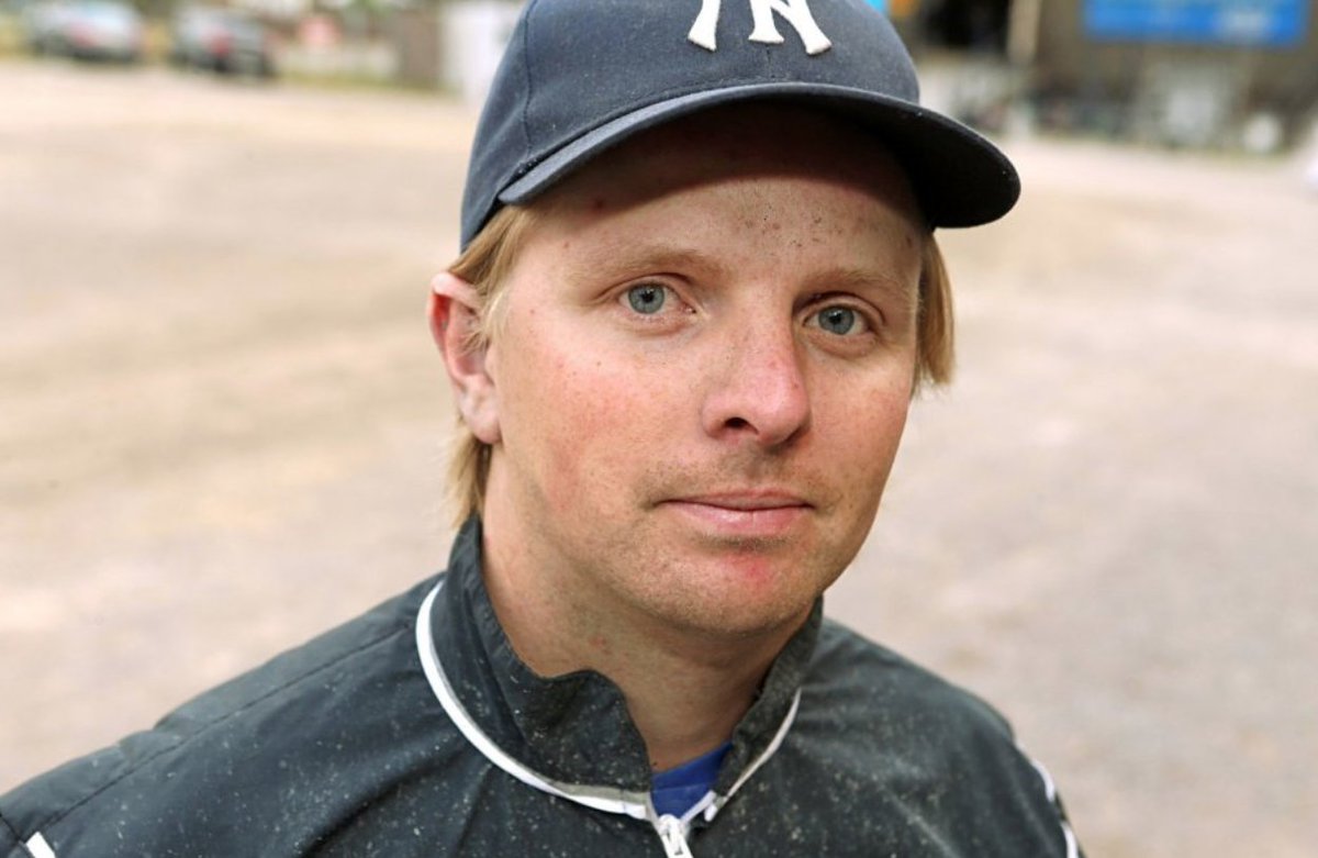 SATSNING. Mattias Djuse har köpt Hårby Gård och flyttar hela sin rörelse i vår:
"Man måste satsa om man ska framåt."

travronden.se/nyheter/sport/…