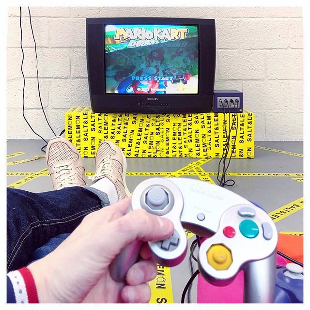 Jo_Yana's tweet image. Spending good times w/ my buddy @saltandlemonclothing ! Who wants to play ? |
•
•
•
•
•
#mariokart #saltandlemon #saltandlemonclothing #hypeshop #hypecityguide #retrogaming #streetbeast #streetstyle #menfashion #menfashionpost #menfashionblog #modernnotoriety #modehomme …