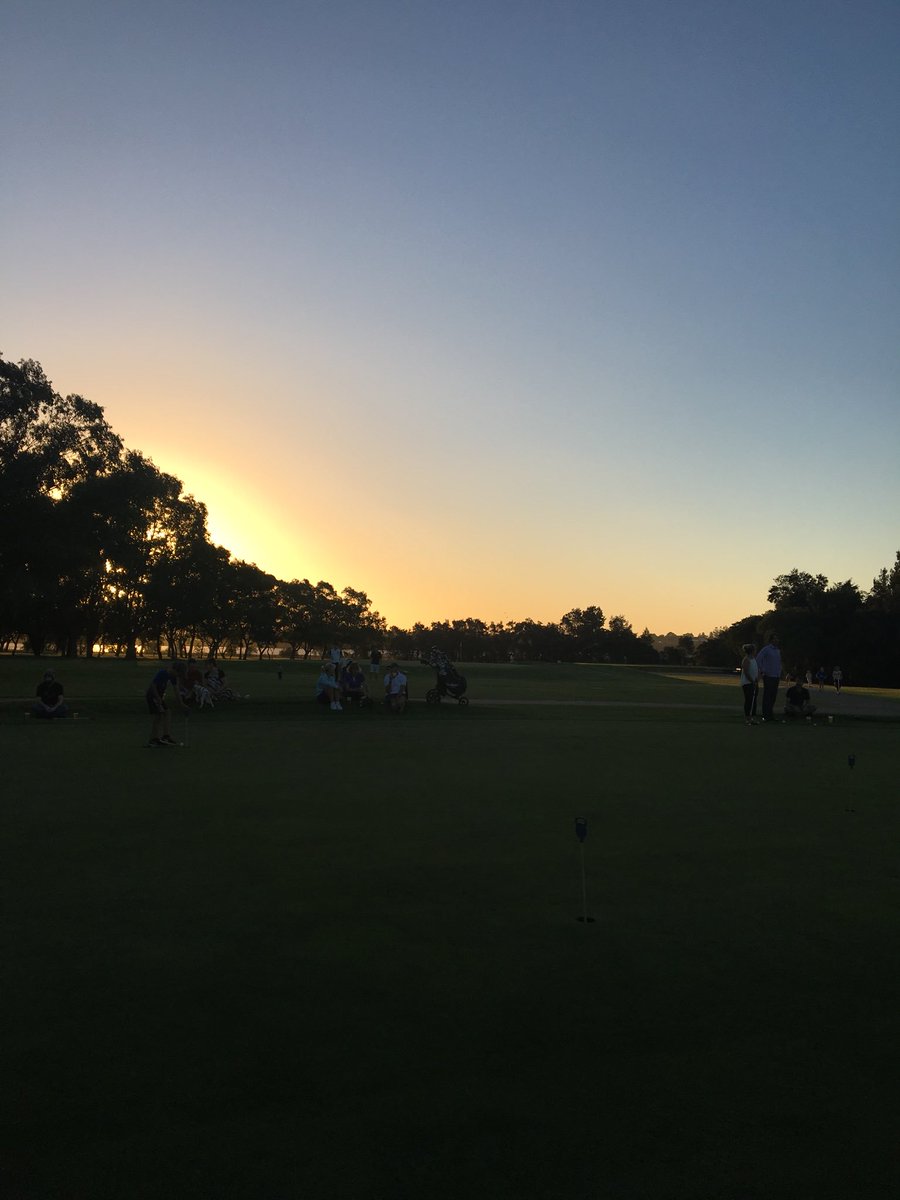 foldy2step's tweet photo. Chase the ace on a Friday night. This Australia thing isnae bad #OzProblems https://t.co/2sBYPSuXrr