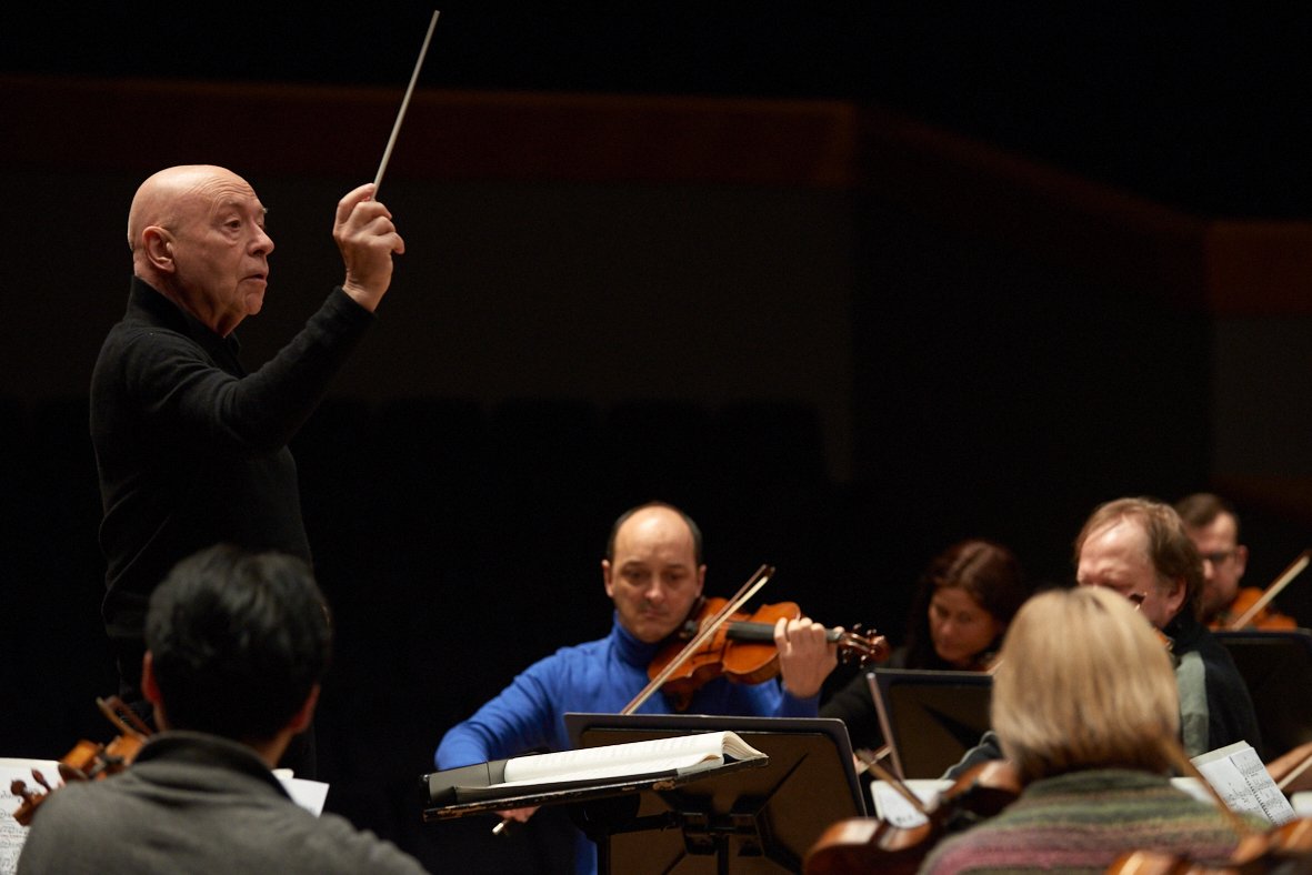 OSGgalicia's tweet photo. Todas las fotos del ensayo general de @OSGgalicia con el maestro Christoph Eschenbach y el violinista Iskandar Widjaja @violissi para el concierto de esta tarde en el @PalacioOpera en https://t.co/7A9nJjwZGB https://t.co/kzbfnevr6T
