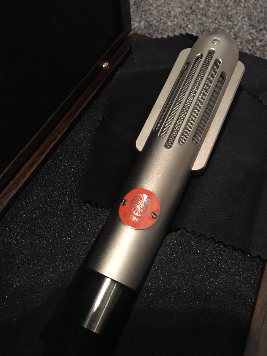 PlanetRepmusic's tweet image. What an absolutely amazing mic.. well done @Xaudia_Mics @ExtinctLtd, so similar to #Coles4038 in sound but less proximity effect, smaller, sexier &amp;amp; lighter so easier to position.. wow want 1, want 2, I’d maybe swap the Coles pair! I&apos;ll upload some audio when edit the mic tests..