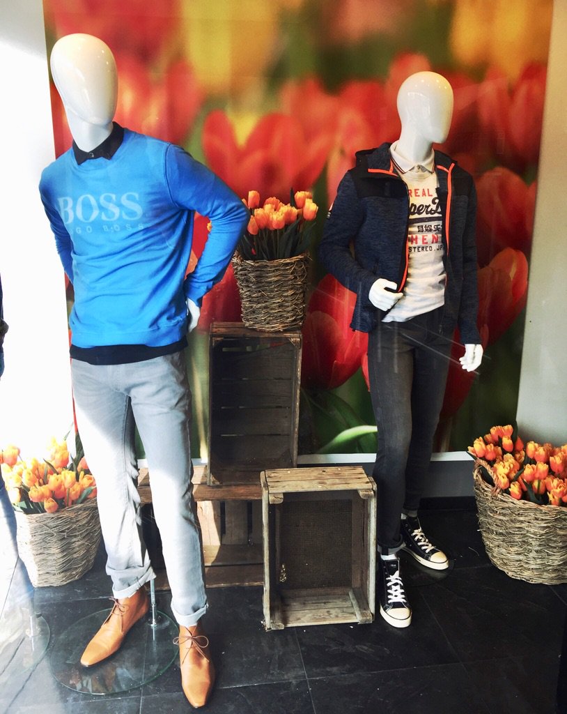 Maandag 12 febr. zijn wij gesloten i.v.m. inhangen nieuwe collecties.
Daarom alléén vandaag en morgen restanten wintercollectie 70% korting.