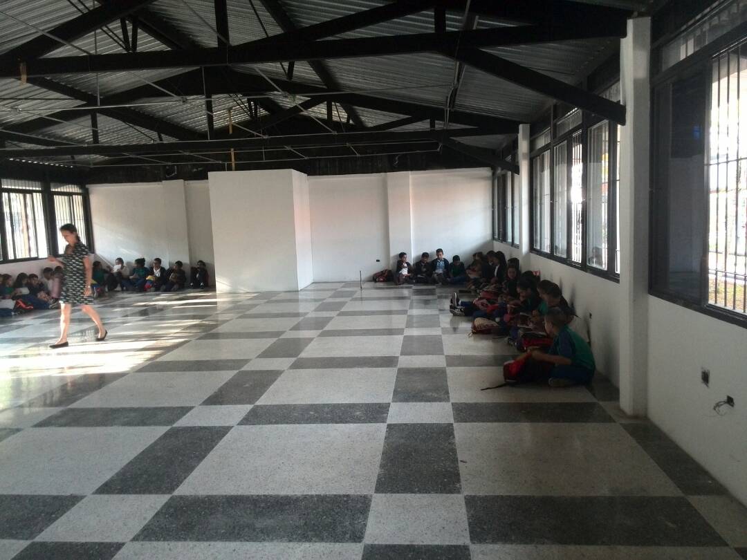 ETRjvalecillos's tweet photo. Nuestros Estudiantes de #1erAño #LabClinico #RegyEstSalud en Salud Ambiental del Estado Táchira en Jornada de Vinculación a través de Visitas Guiadas para fortalecer su Perfil en Promoción Social y Servicios de la Salud de la Mano de la Prof. Yandry Morales y acompañados por SPE https://t.co/5NhBPBxtAv