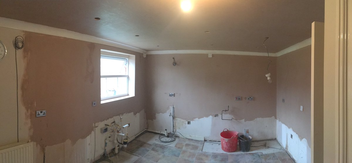 JFranPlastering's tweet photo. Kitchen in hadleigh before and after pics. All in a days work. All ready for @DavidHead8 to fit the new @Wickes kitchen. Excellent finish and perfectly clean for the customer 👊🏻 https://t.co/6NE4QiQRi3