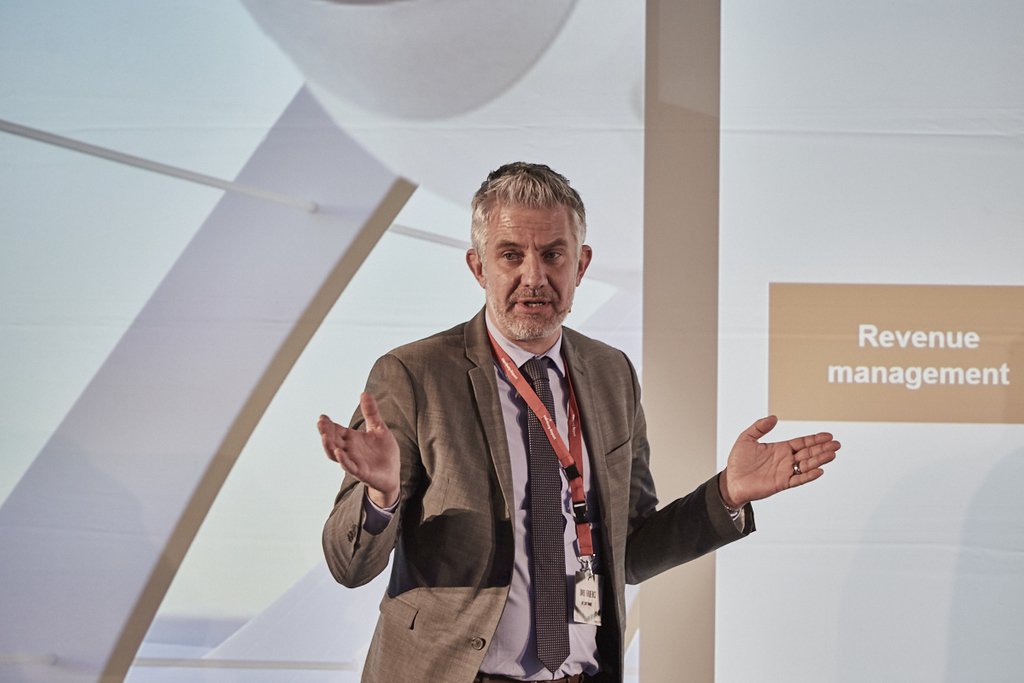 thinkfutureFAST's tweet photo. David Friderici, VP @ibscorporate on key #objectives for #personalisation for #airlines: "Increase likelihood that customer buys; sell at the highest possible yield; find the right moment to sell"
#thinkfuture18 #IBS #data https://t.co/XUyl2VLtXF