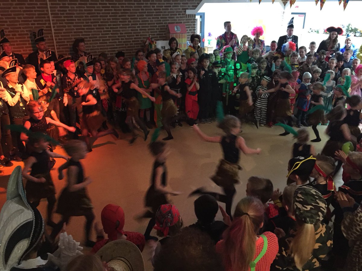 Wat zag iedereen er mooi uit! Maurice ging er met de eerste prijs vandoor! Fijne Carnaval allemaal!