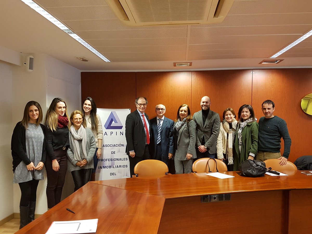 Éxito de participación en la tercera sesión de los Desayunos Inmobiliarios celebrada esta mañana en la <a href="/CEC_Coruna/">CEC La Coruña</a> ! #Herencia #Inmuebles #SomosAPIN