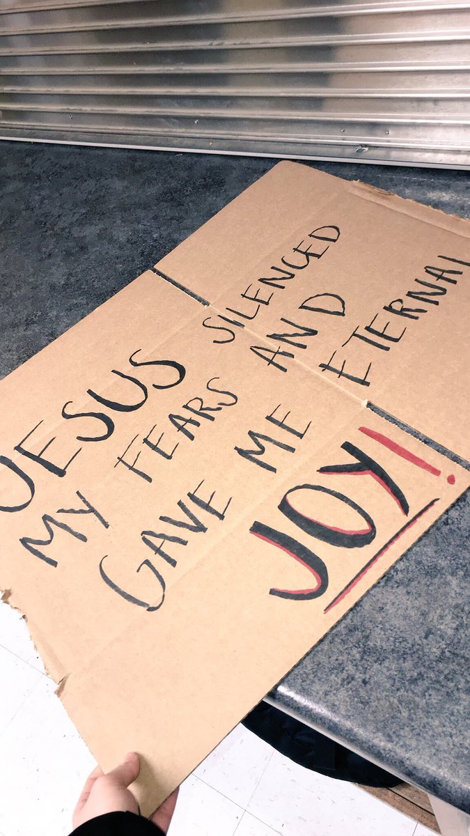 _carol2252's tweet photo. when this world gave me sickness &amp; pain, Jesus silenced my fears and gave me ETERNAL joy —> in FCA this morning we learned God has the power to break all our chains if we have the faith to hand them to him. God is so good!! #FCAOne @fcaromearea @Pepp_High_FCA https://t.co/RhvhdIKTNA