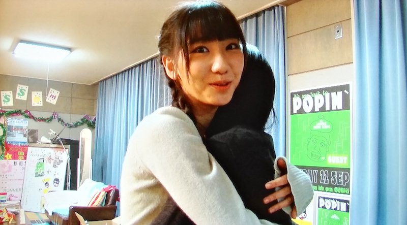 B推し Give Me Five Mvメイキング 何もないけど抱き合うまゆゆきりん ゆきりん 何も始まってないのになぜか抱擁っていう意味がわからない状況w