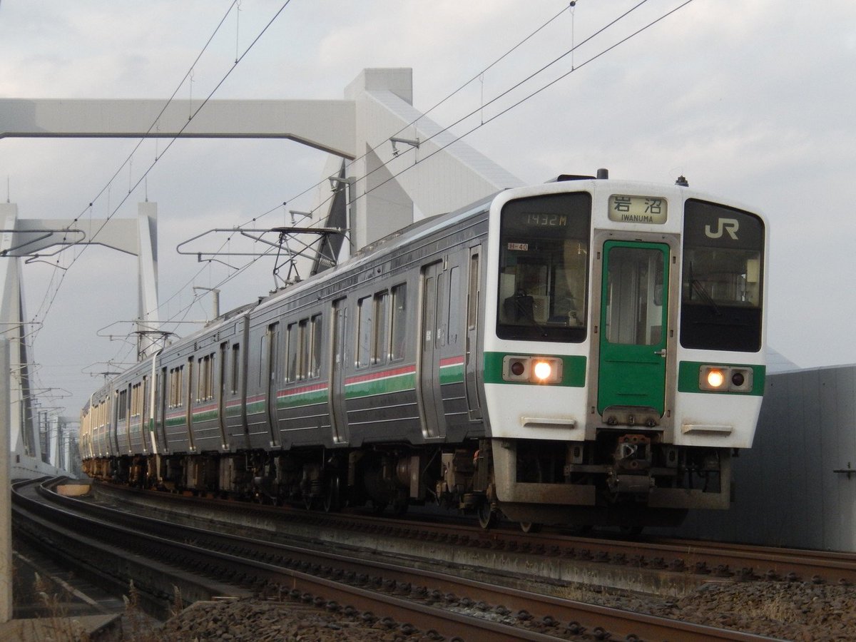 デハ8606 Meigeo Twitterren 15 42に東北本線太子堂 南仙台間の名取川橋梁南側で撮った719系h 40 H 41 H 4編成の岩沼行きです 何で後部だけに光が当たるの Jr東日本 東北本線 719系