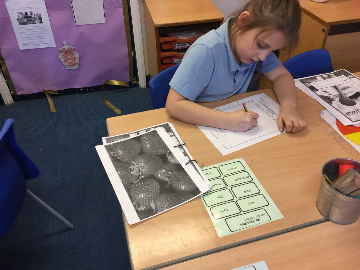 LSTClass_14's tweet photo. During the first part of this afternoon we are using our mood boards to design our fruit sculptures. @Cornerstonesedu #lstart https://t.co/FCZJCTmhuc