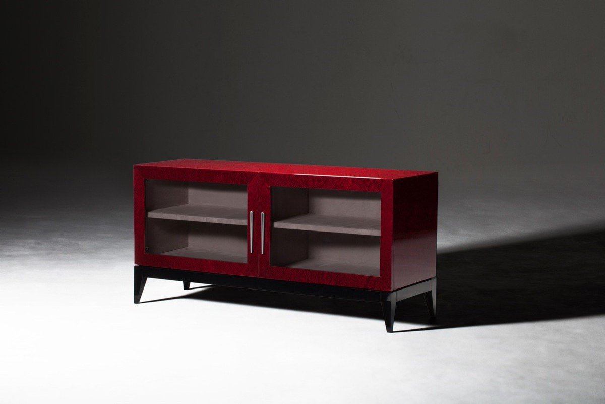 A bespoke media unit in our gorgeous dapple red high gloss finish.

Please send any special commission enquiries to jade@michaelnorthcroft.com

#SpecialCommissions #Bespoke #Clients  #InteriorDesign
