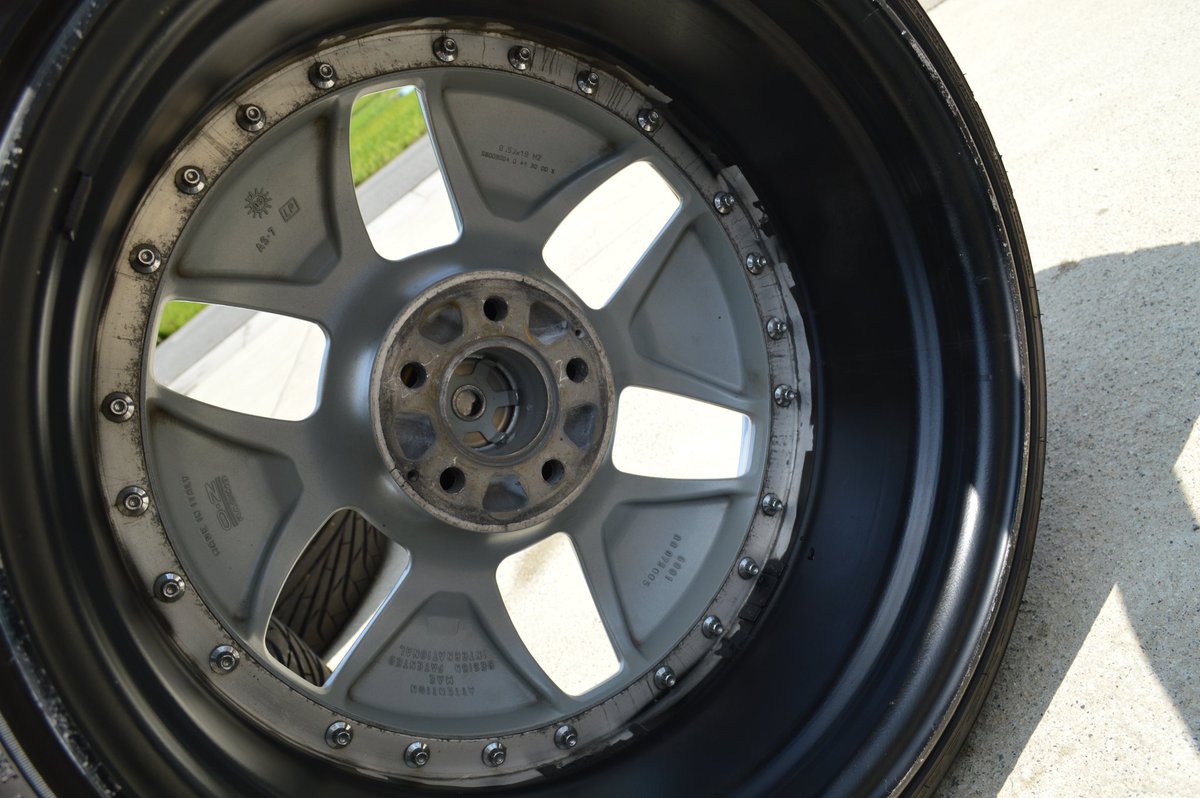 yu_sukastyle's tweet photo. MAE evo1 19インチ売ります。
8.5j＋47(刻印は＋37で実測値)と9.5j＋41です。
タイヤはLS2000で225/35と245/35になります。

ホイール状態は、年代物にしては綺麗だと思います。あくまで個人的にです。
8.5j9.5jそれぞれ１本ずつにクラックがあります。
その他詳細についてはDMください。

#拡散希望 https://t.co/YWn9Q7I0LZ