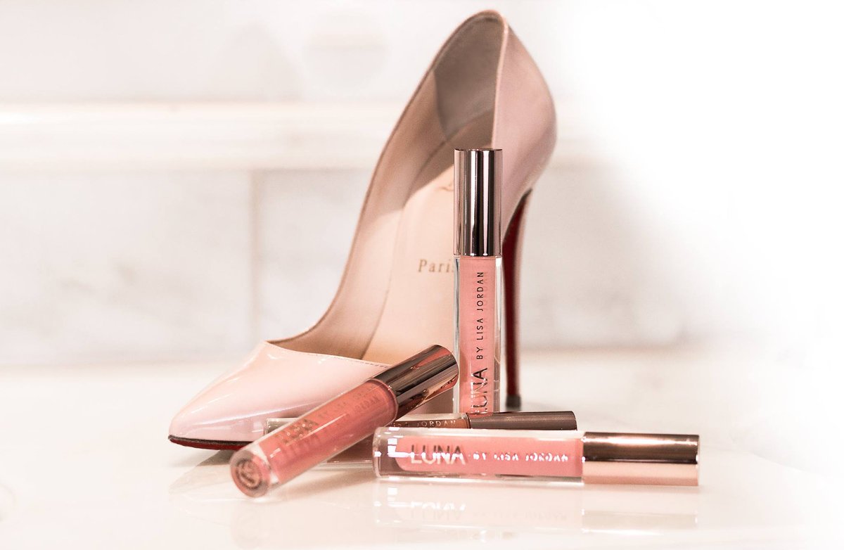 Two of our favourite things...

1. LUNA by Lisa Jordan Lip Gloss
2. Shoes 

😍