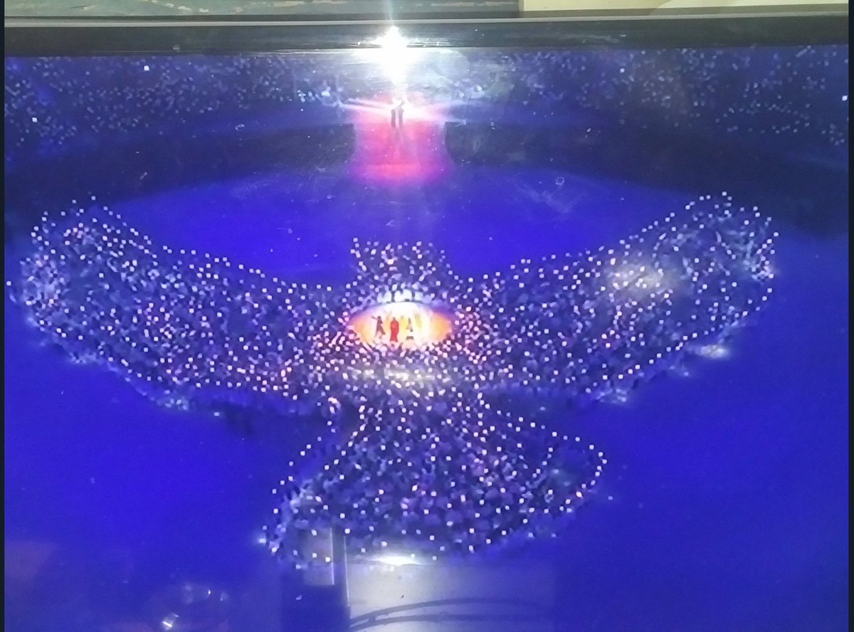 bertalele's tweet image. Si è aperto un nuovo emozionante libro di storia, sicuramente con il tocco di @Pontifex_it #PapaFrancesco #Olimpiadi #PyongChang2018 Sono immagini che sarebbero da far vedere dappertutto, perché s'inzia così se si vuole #PACE.. Accensione del braciere insieme con le due #Coree ..