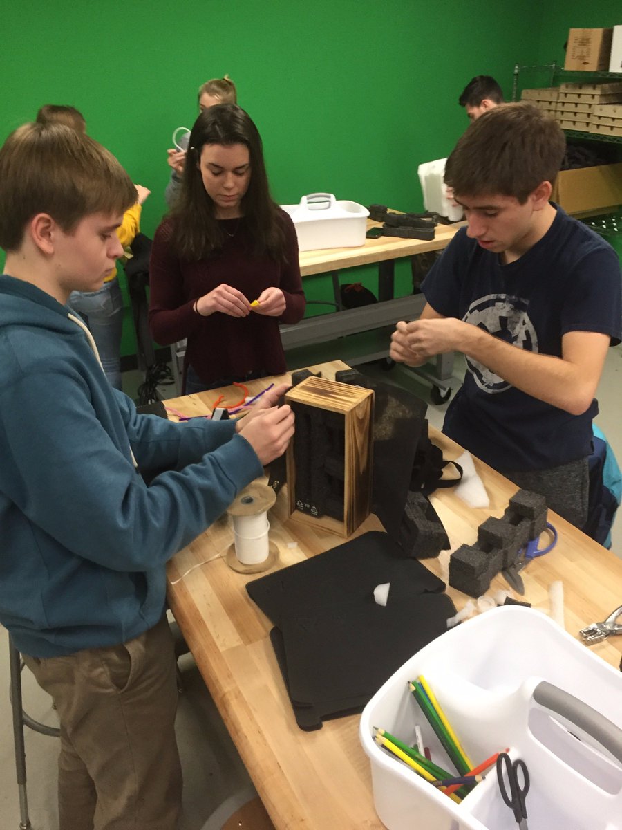 jwilson_HW's tweet image. Humanities Ss embark on a project-based adventure. First stop the #collaboratory to learn about the space and materials. Ss were given 10 minutes to create a 3D representation of the "effects of war on an individuals humanity." #icebreaker #getcreative