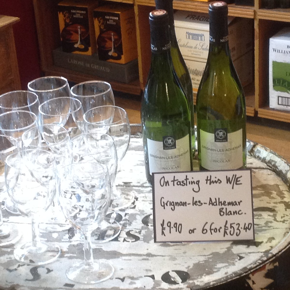 SWofFulhamSW6's tweet image. @SWofFulhamSW6 #discover Grignan-Les-Adhemar Blanc this weekend on tasting! Succulent Viognier with Roussanne and Grenache from the northernmost appellation of southern Rhone.