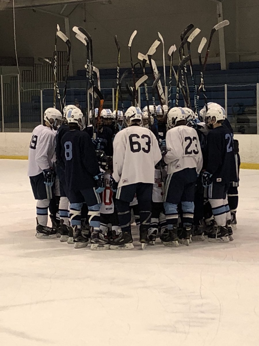 anthonymichlik's tweet photo. @LivSHSHockey made the day of the Livonia Blackhawks  mite hockey kids yesterday!! Thanks for having the little guys come into the end of practice huddle!!! https://t.co/qYHAkQVF6B