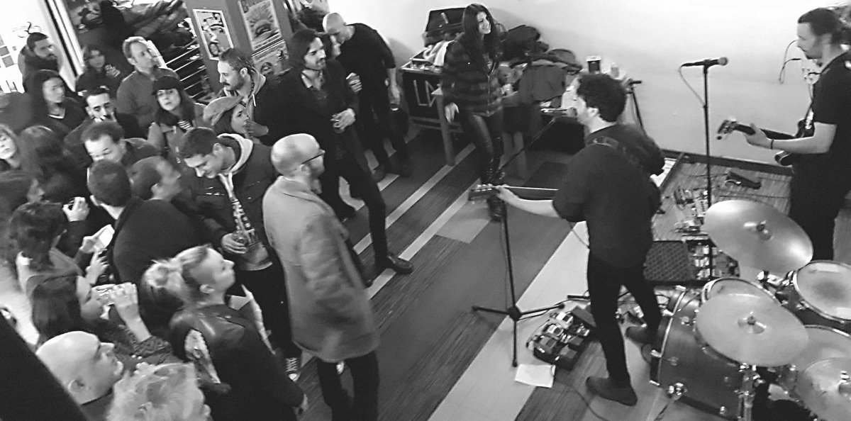 Gracias infinitas Catalunya!!! gracias <a href="/indierock_mag/">Indierock MusicMag</a>  <a href="/Ladoblefila/">L D F</a> <a href="/BalboaSabadell/">Balboa Sabadell</a> <a href="/acfreedonia/">Freedonia</a> <a href="/RestaurantCinc/">David Cinc</a> ya se os echa de menos