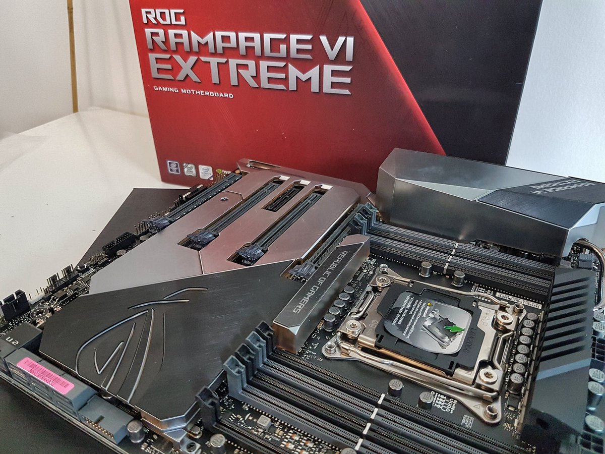 LDLC's tweet photo. @NVIDIAGeForceFR 🎁 À gagner dans notre PC #22AnsLDLC !
👍 Carte mère ASUS ROG RAMPAGE VI EXTREME
🔎 https://t.co/lsbwqE1vwP https://t.co/ofFE6wrwMM